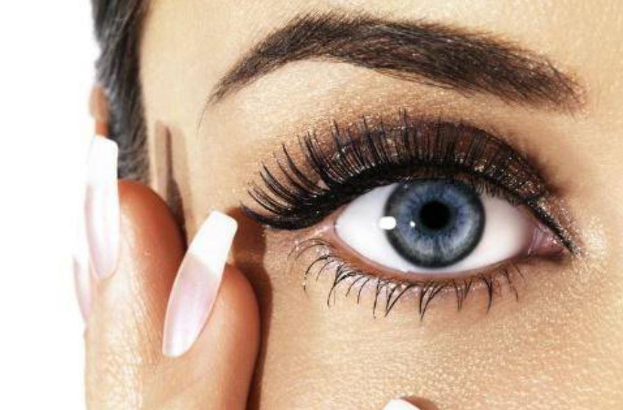 Les extensions cils pour un regard plus intense