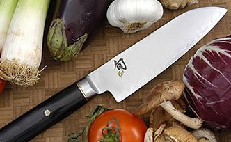 L’indispensable en cuisine : le couteau japonais Kai 